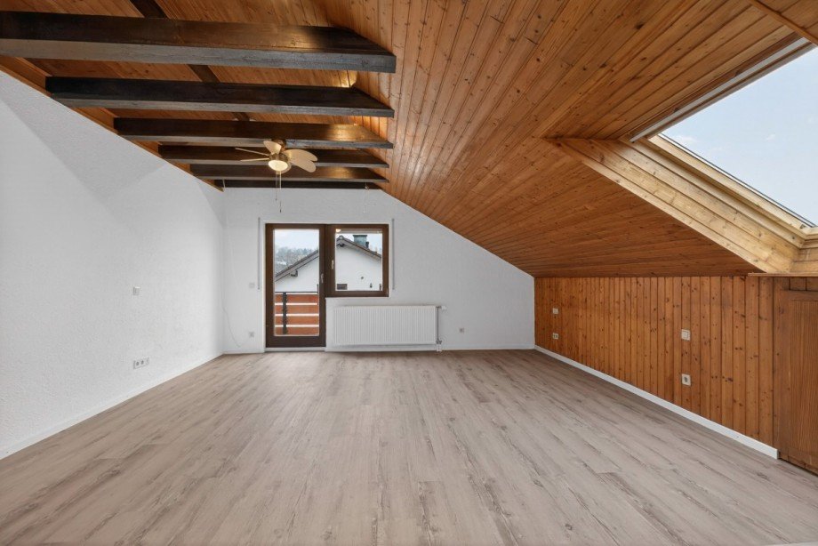 Wohnzimmer (6) Etagenwohnung K�nigsbach-Stein
