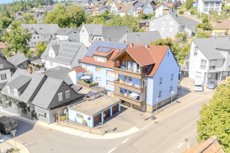 Vorderansicht Ispringen Mehrfamilienhaus Renditestarkes 10-Parteien-Mehrfamilienhaus mit ca. 6 % Bruttorendite