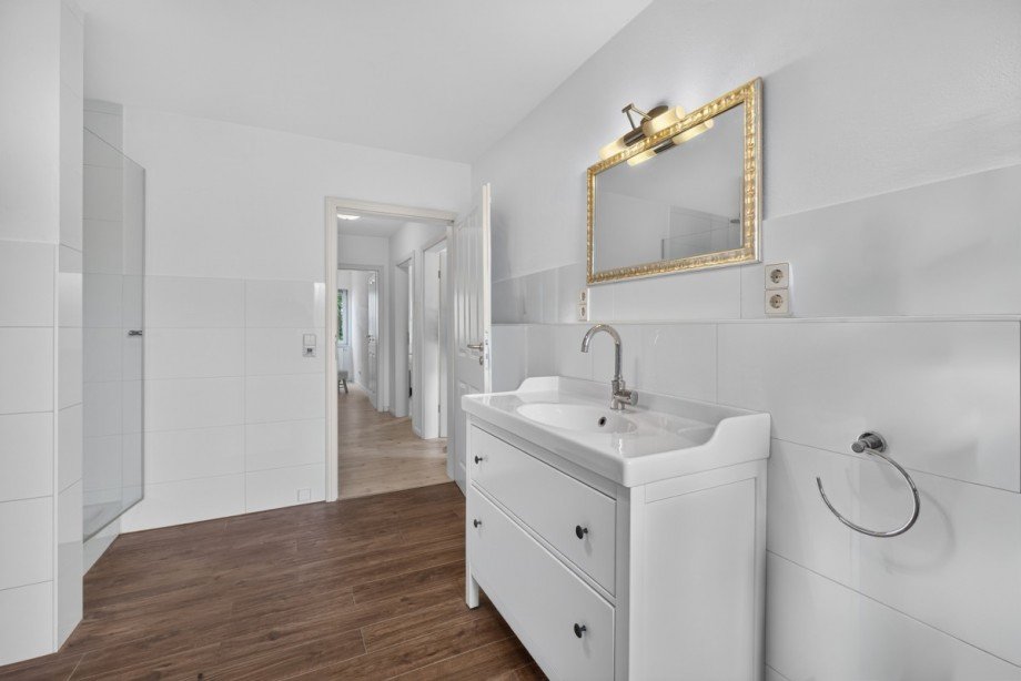 Badezimmer 1.OG Doppelhaush�lfte Niefern-�schelbronn