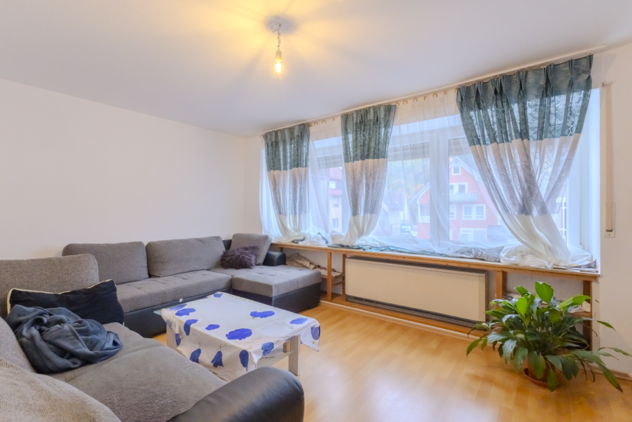 Wohnzimmer DG Mehrfamilienhaus Ispringen