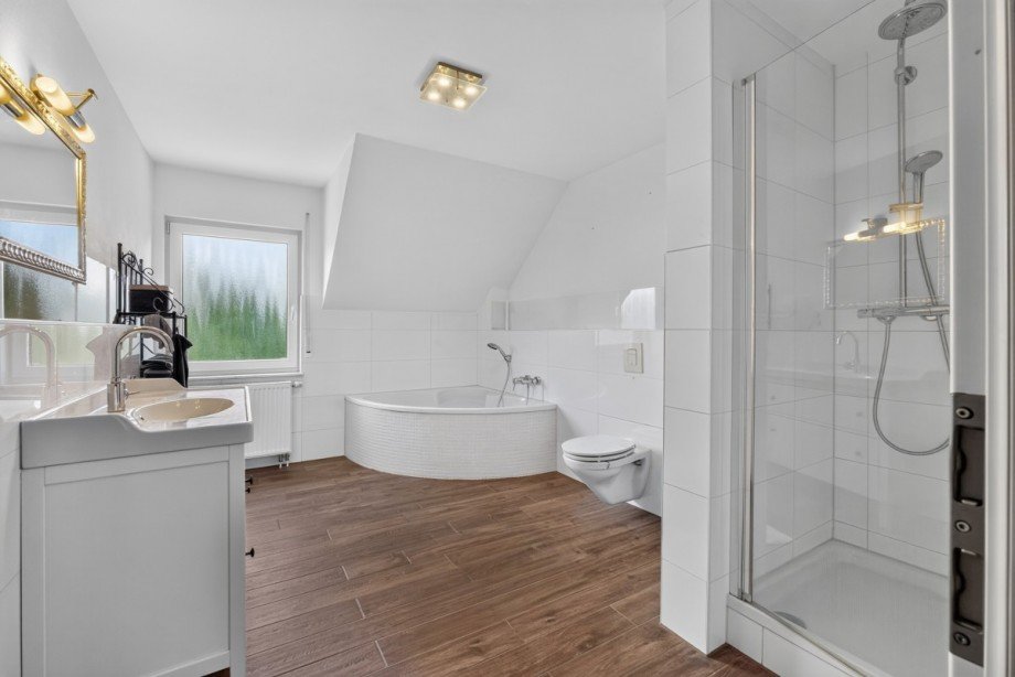 Badezimmer 1.OG Doppelhaush�lfte Niefern-�schelbronn