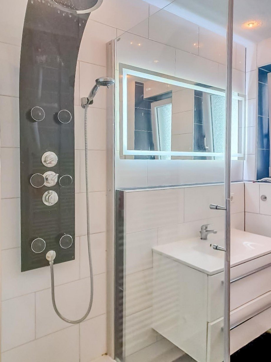 Badezimmer 1.OG Mehrfamilienhaus Pforzheim