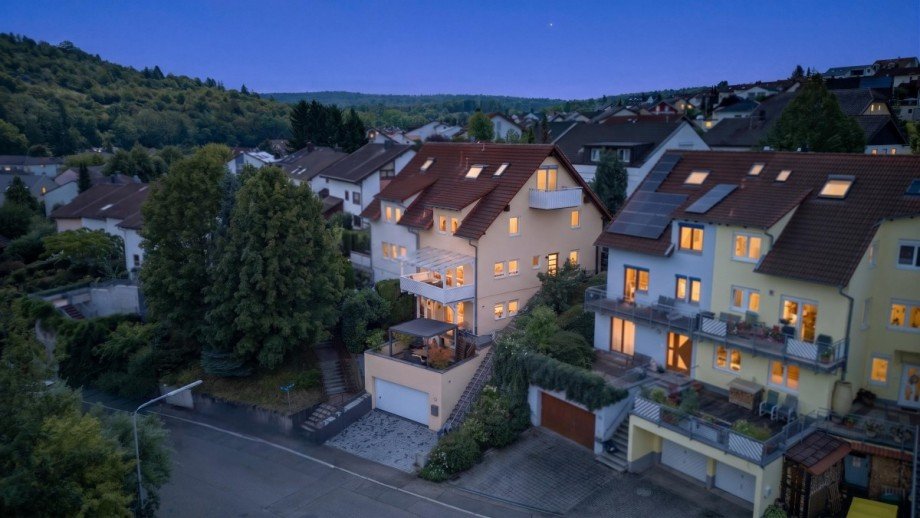 Ansicht bei Nacht Doppelhaush�lfte Niefern-�schelbronn