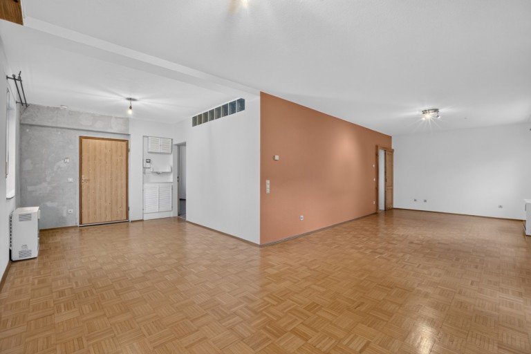 Wohnzimmer Keltern Etagenwohnung Helle 3,5-Zimmer-Wohnung mit Balkon, Garage und viel Platz in ruhiger Lage