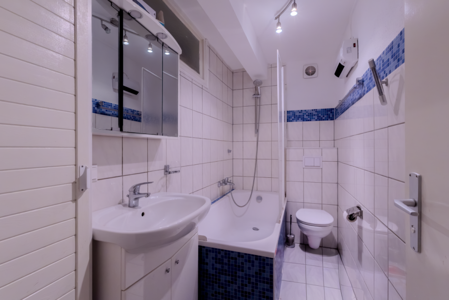 Badezimmer DG Mehrfamilienhaus Ispringen